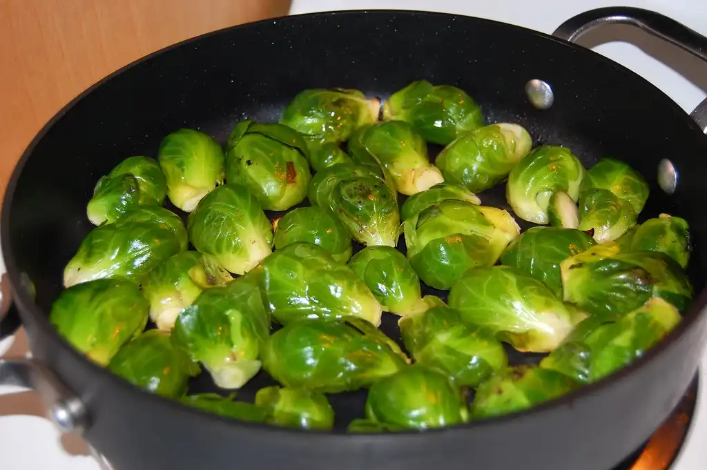 Фото Brassica oleracea (Tronchuda Group) - Brussels Sprouts Dish:Benjamin Golub