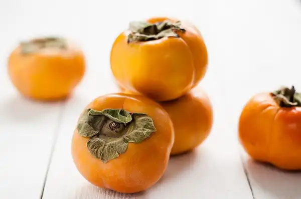 Фото Diospyros kaki 'Fuyu' - Pile of persimmons:Photo by Eliza Adam